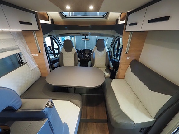 Knaus L!ve Wave 700 MEG Platinum Selection Mässerbjudande  I AUT I L-soffa I Truma 6 Diesel 18 of 21
