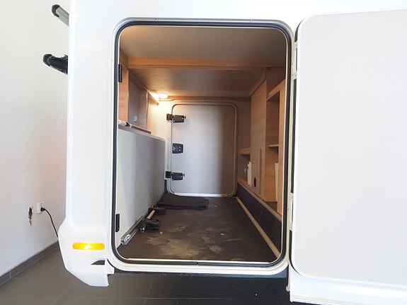 Knaus L!ve Wave 700 MEG Platinum Selection Mässerbjudande  I AUT I L-soffa I Truma 6 Diesel 5 of 21