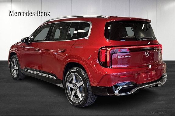 Mercedes-Benz GLB250+ 3 of 5