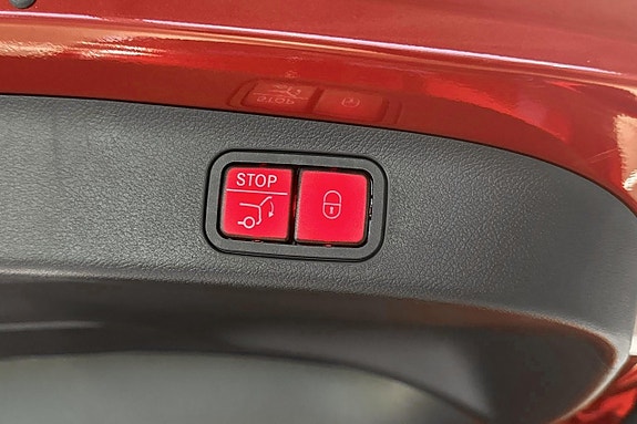 Mercedes-Benz GLB250+ 16 of 23