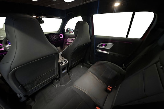 Mercedes-Benz GLB250+ 13 of 23