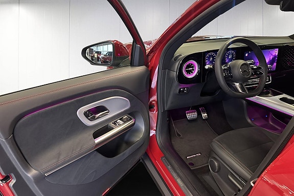 Mercedes-Benz GLB250+ 6 of 23