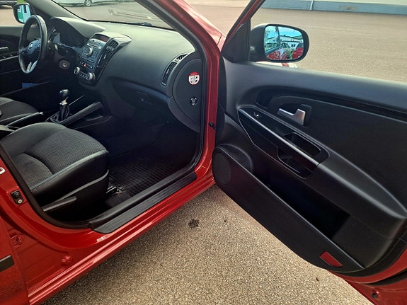 Kia Ceed 12 of 24