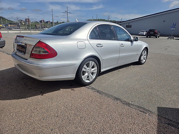 Mercedes-Benz E200 7 of 11