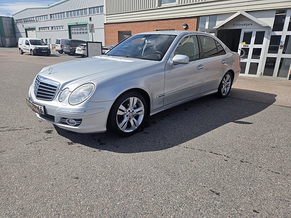 Mercedes-Benz E200 3 of 5