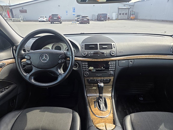 Mercedes-Benz E200 11 of 11