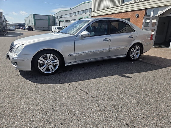Mercedes-Benz E200 2 of 5