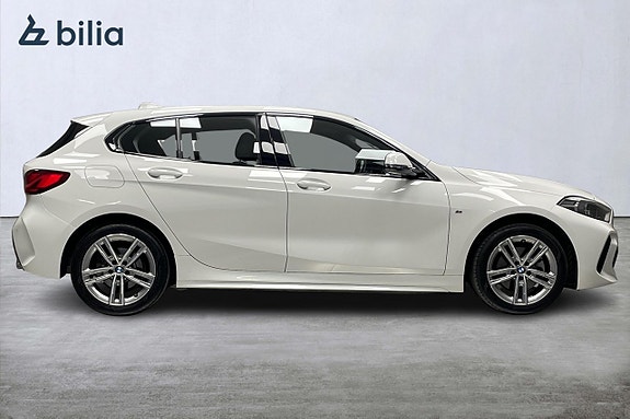 BMW 118i 2 of 5