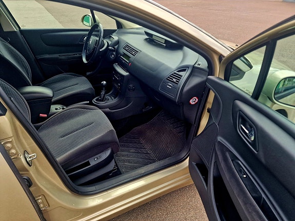 Citroen C4 10 of 15