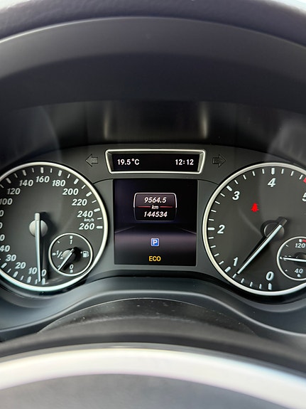 Mercedes-Benz A180 4 of 5