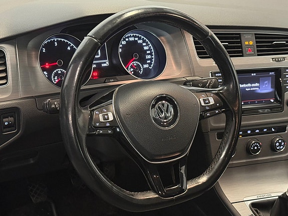 Volkswagen Golf VII 11 of 28