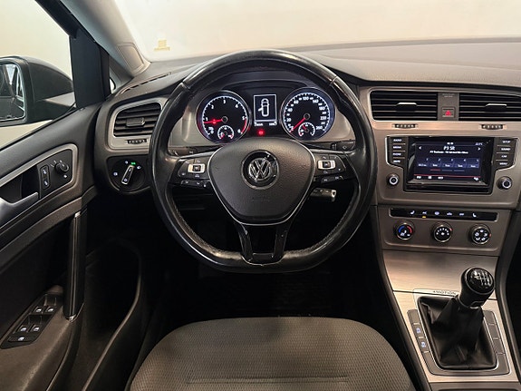 Volkswagen Golf VII 13 of 28
