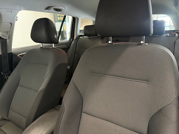 Volkswagen Golf VII 9 of 28