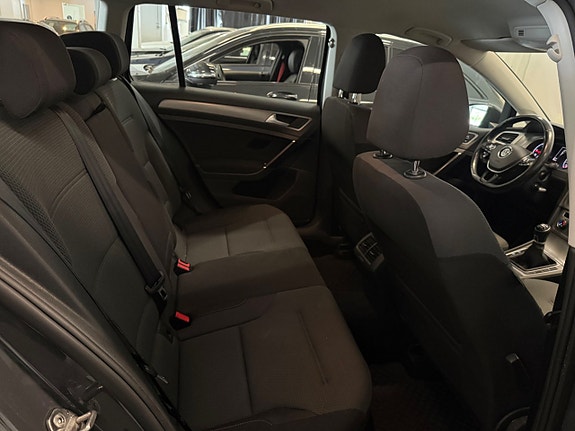 Volkswagen Golf VII 21 of 28