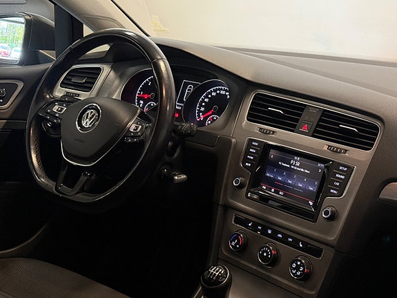 Volkswagen Golf VII 22 of 28