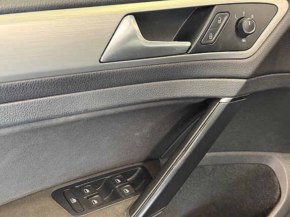 Volkswagen Golf VII 7 of 28