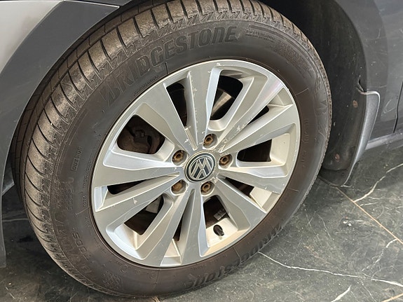 Volkswagen Golf VII 28 of 28