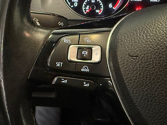 Volkswagen Golf VII 19 of 28