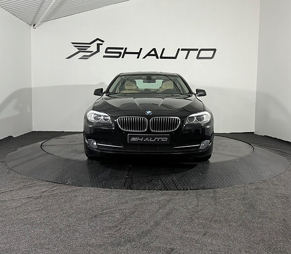 BMW 520d 2 of 5