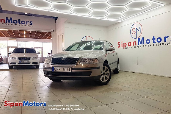 Skoda Octavia 2 of 5