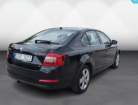 Skoda Octavia 2 of 5
