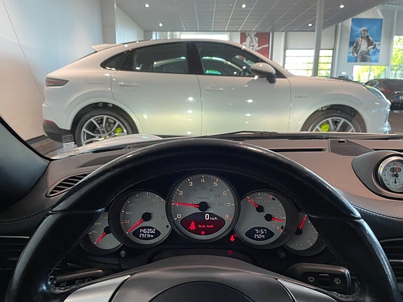 Porsche 911 9 of 15