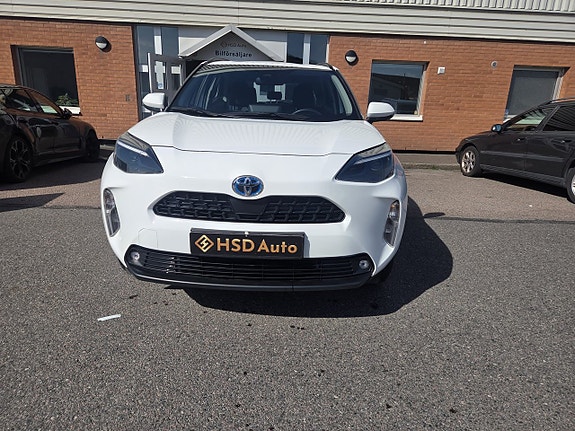 Toyota Yaris Cross 2 of 5