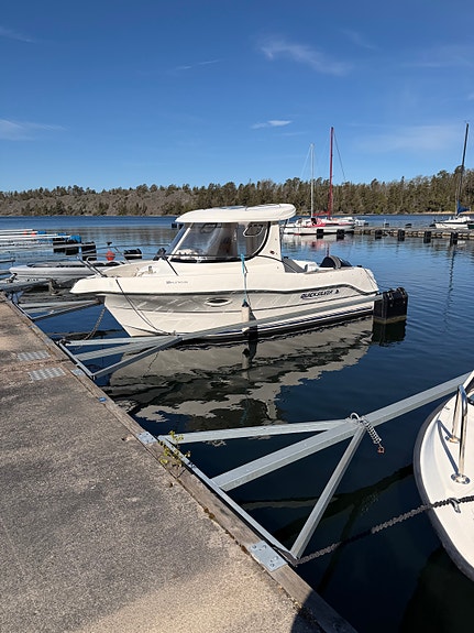Quicksilver Pilothouse 580 2 of 5