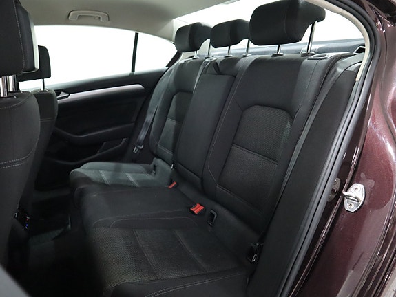 Volkswagen Passat 8 of 20