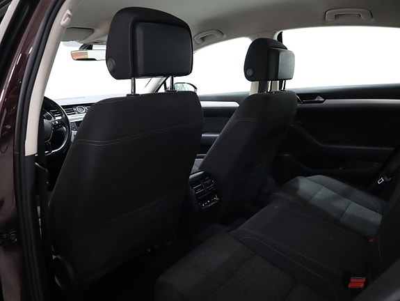Volkswagen Passat 10 of 20