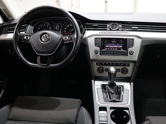 Volkswagen Passat 12 of 20