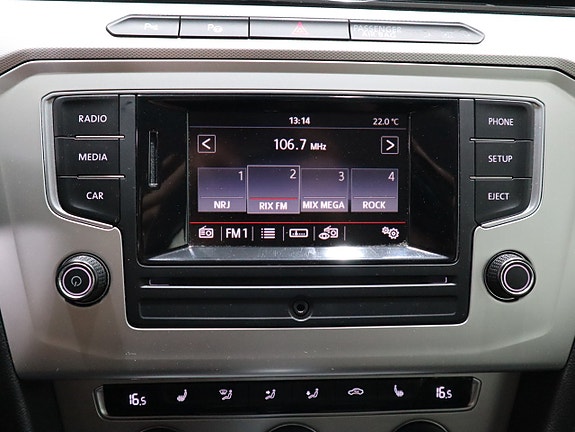 Volkswagen Passat 13 of 20