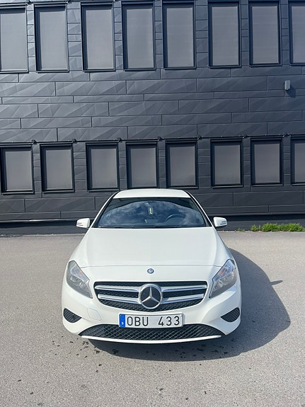 Mercedes-Benz A200 2 of 5