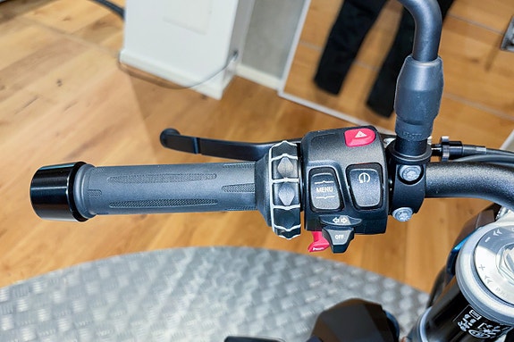 BMW F 900 R |SPARA 6.745:-|Gearshift assistant Pro|Värmehandtag| 8 of 9