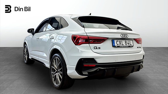Audi Q3 3 of 5