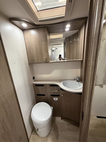 Pilote Galaxy G740 C Essential (150HK) Queensbed & taksäng! ALDE! Stort garage! Vinteranpassad! Ugn! 13 of 21