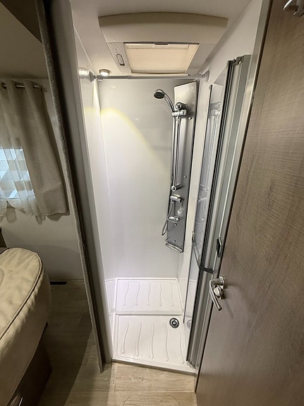 Pilote Galaxy G740 C Essential (150HK) Queensbed & taksäng! ALDE! Stort garage! Vinteranpassad! Ugn! 12 of 21