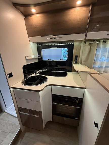 Pilote Galaxy G740 C Essential (150HK) Queensbed & taksäng! ALDE! Stort garage! Vinteranpassad! Ugn! 7 of 21