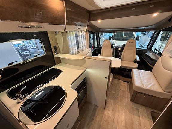 Pilote Galaxy G740 C Essential (150HK) Queensbed & taksäng! ALDE! Stort garage! Vinteranpassad! Ugn! 14 of 21