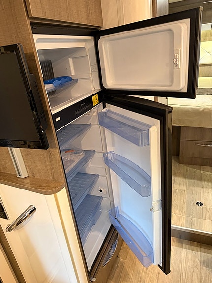 Pilote Galaxy G740 C Essential (150HK) Queensbed & taksäng! ALDE! Stort garage! Vinteranpassad! Ugn! 10 of 21