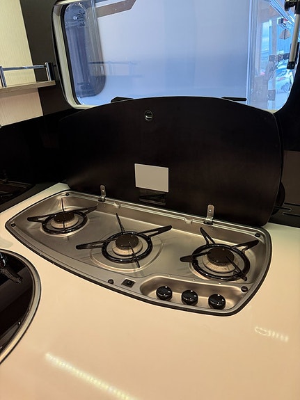 Pilote Galaxy G740 C Essential (150HK) Queensbed & taksäng! ALDE! Stort garage! Vinteranpassad! Ugn! 8 of 21