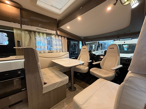 Pilote Galaxy G740 C Essential (150HK) Queensbed & taksäng! ALDE! Stort garage! Vinteranpassad! Ugn! 2 of 21