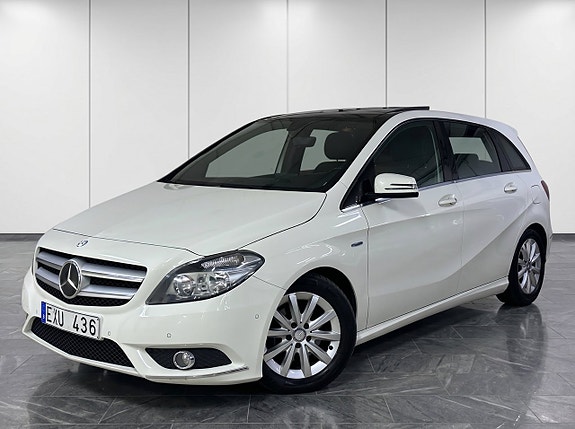 Mercedes-Benz B180 3 of 5