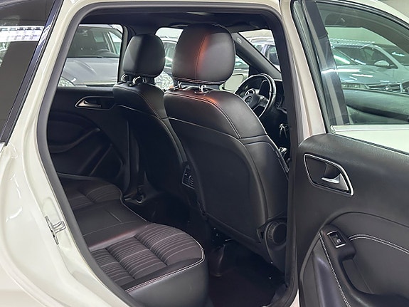Mercedes-Benz B180 10 of 12