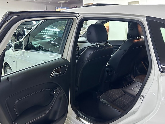 Mercedes-Benz B180 11 of 12