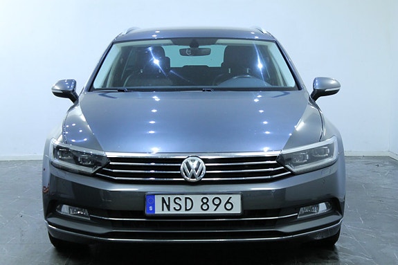 Volkswagen Passat 2 of 5