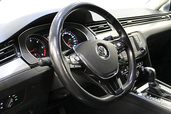 Volkswagen Passat 8 of 11