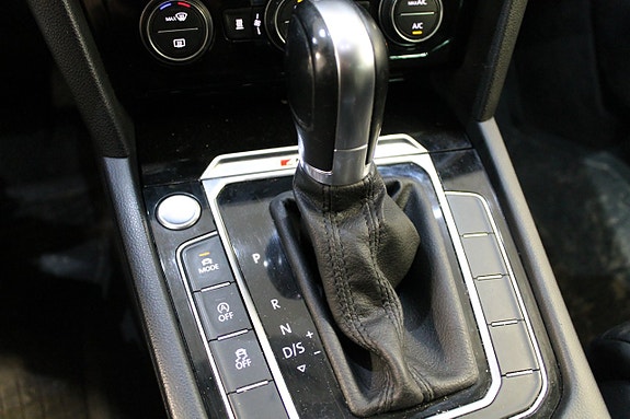 Volkswagen Passat 9 of 11