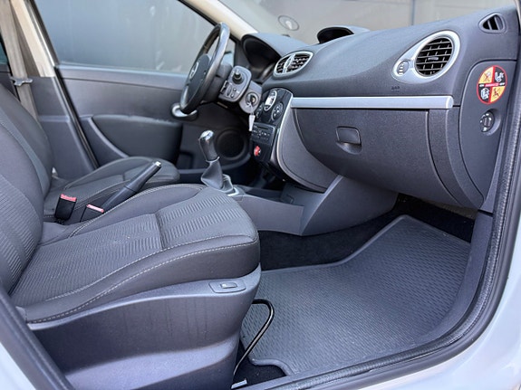 Renault Clio 15 of 22