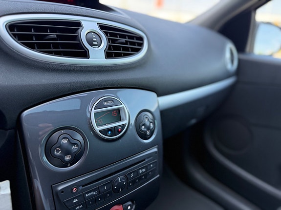 Renault Clio 19 of 22
